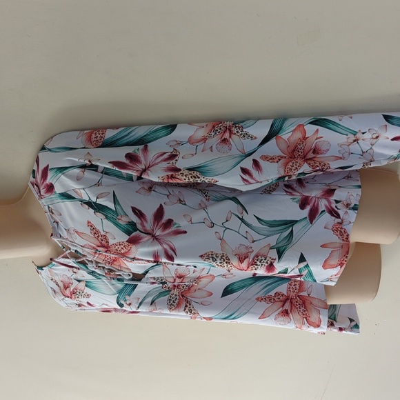 La Blanca Flyaway Orchid Rashguard Swimsuit Top - Picture 5 of 12